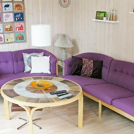 Two-bedroom Holiday In 6 *