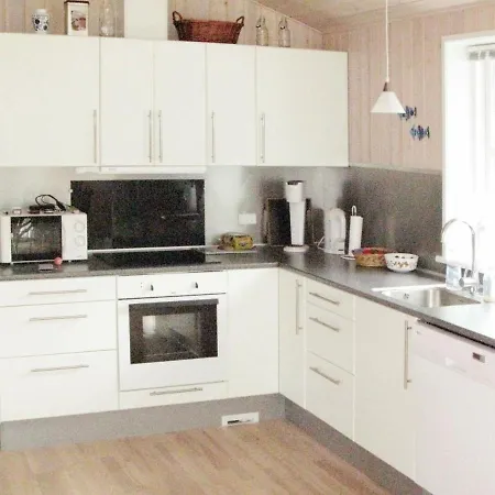 Semesterbostad Two-bedroom Holiday In 6 *