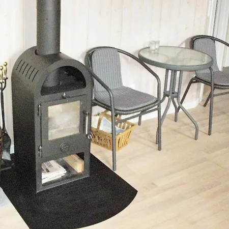 Semesterbostad Two-bedroom Holiday In 6